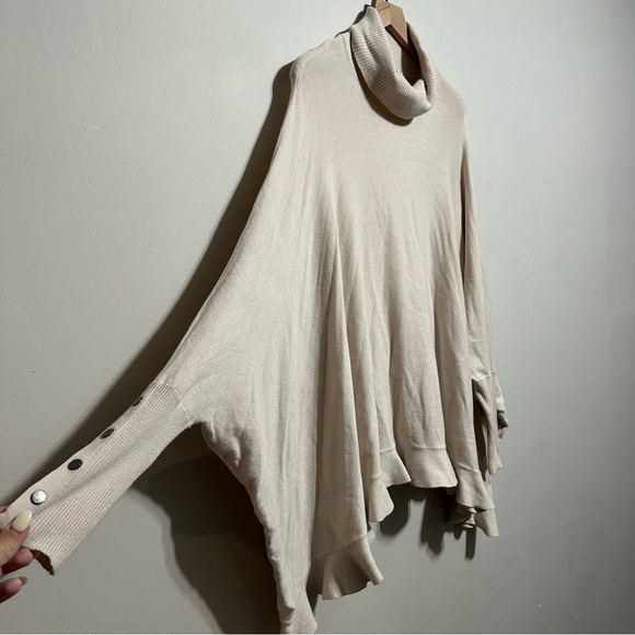 Women’s Alfani Turtle Neck Cream Long Sleeve Ruffle Sweater Size Large - Picture 3 of 8